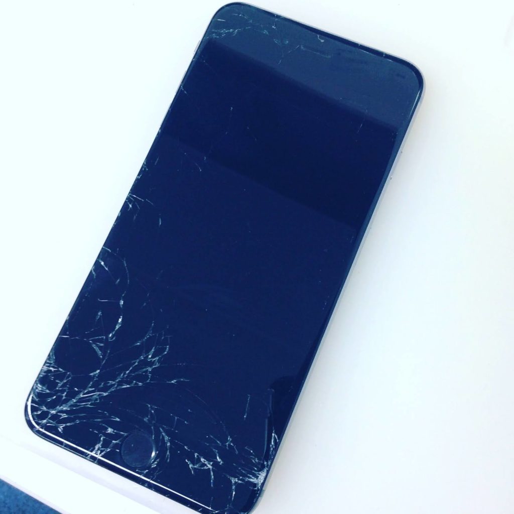 割れた画面のままiphoneを使用する際の注意点 Iphone修理ジャパン渋谷店スタッフブログ